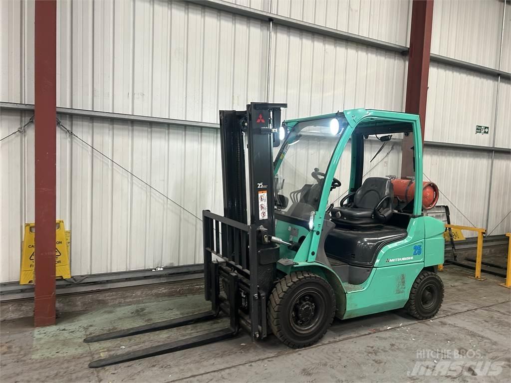 Mitsubishi FG25N Plinski viličari