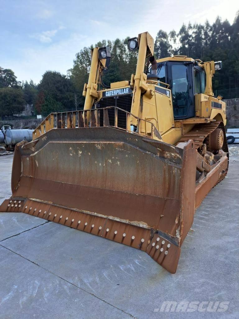 CAT D 8 T Buldožeri gusjeničari