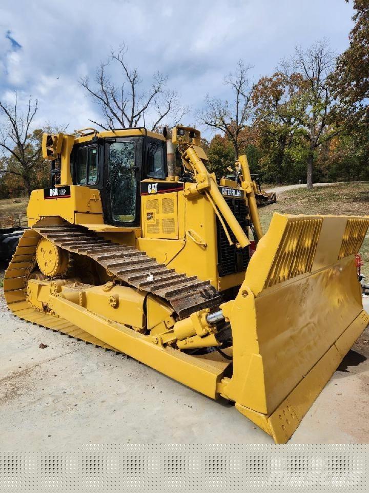 CAT D 6 R Buldožeri gusjeničari