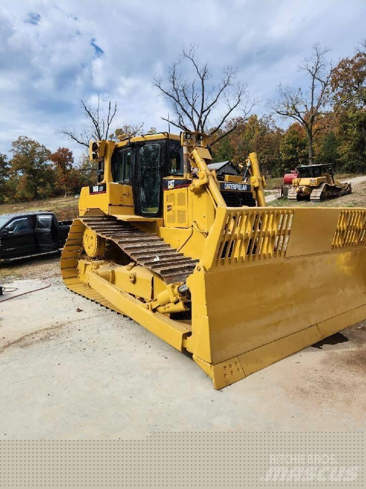 CAT D 6 R Buldožeri gusjeničari