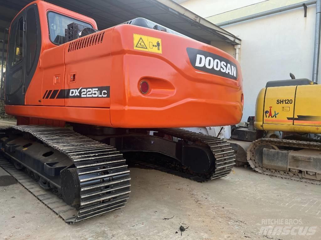 Doosan DX225LC Bageri gusjeničari