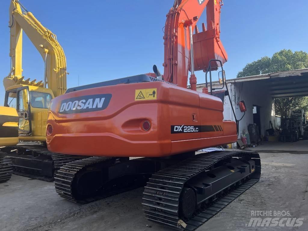 Doosan DX225LC Bageri gusjeničari