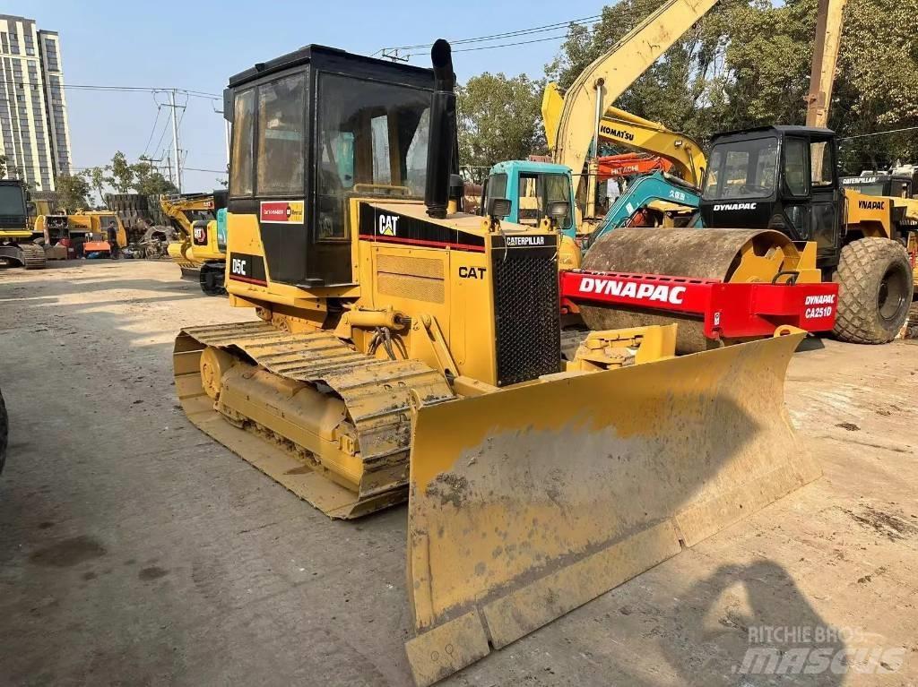 CAT D 5 C Buldožeri gusjeničari