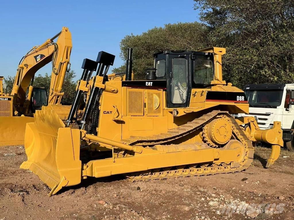 CAT D8R Buldožeri gusjeničari