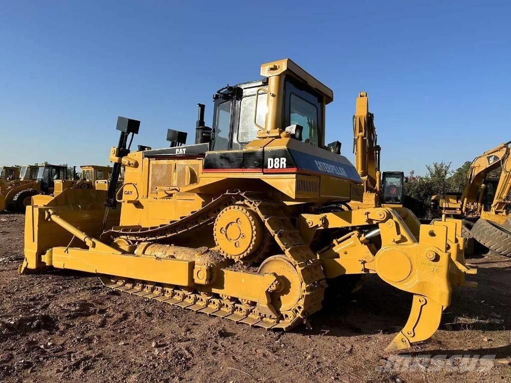 CAT D8R Buldožeri gusjeničari