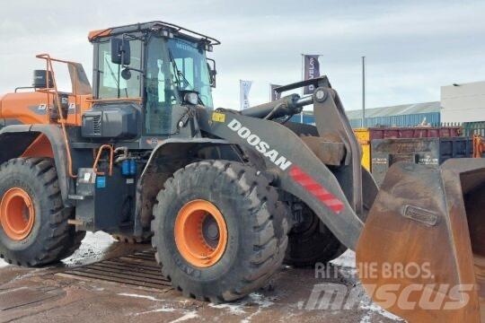 Develon DL 480-7 Utovarni rovokopači