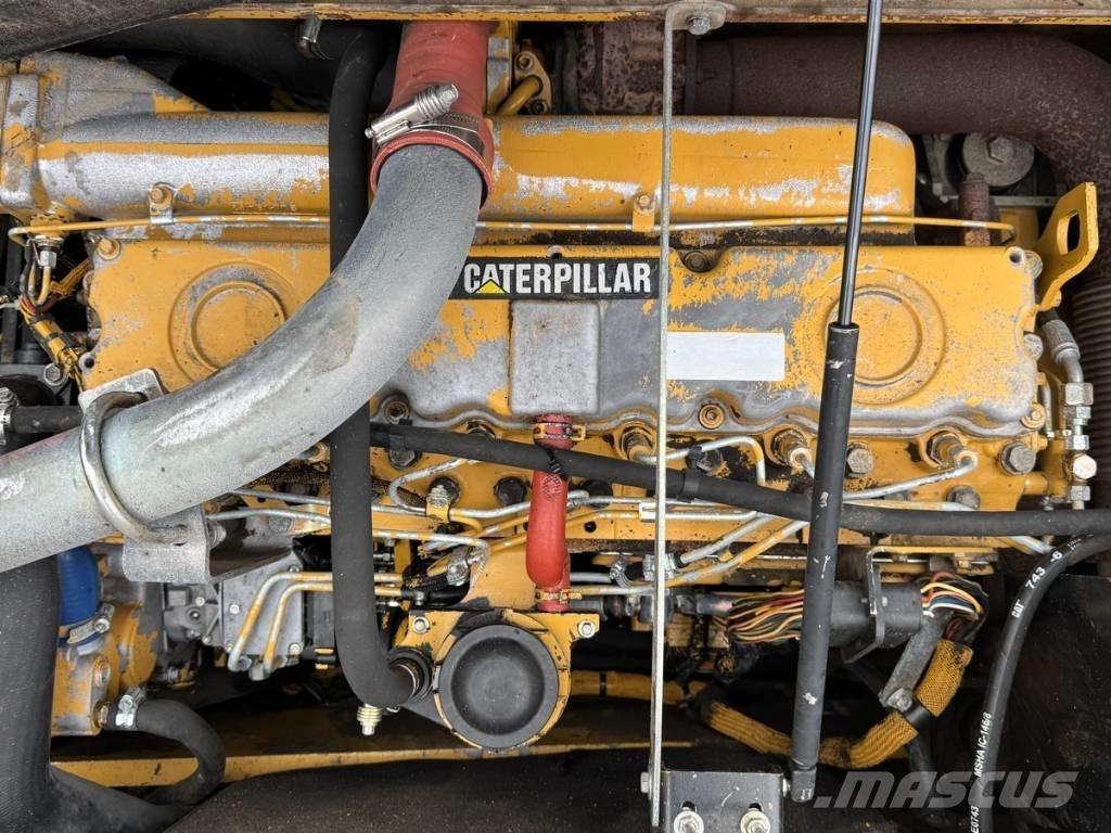 CAT M 318 C Bageri na kotačima