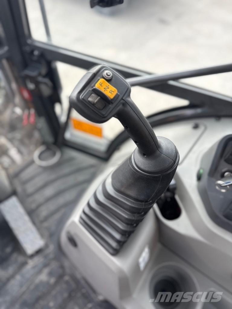 CASE 695 / 218 hours !!! Utovarni rovokopači