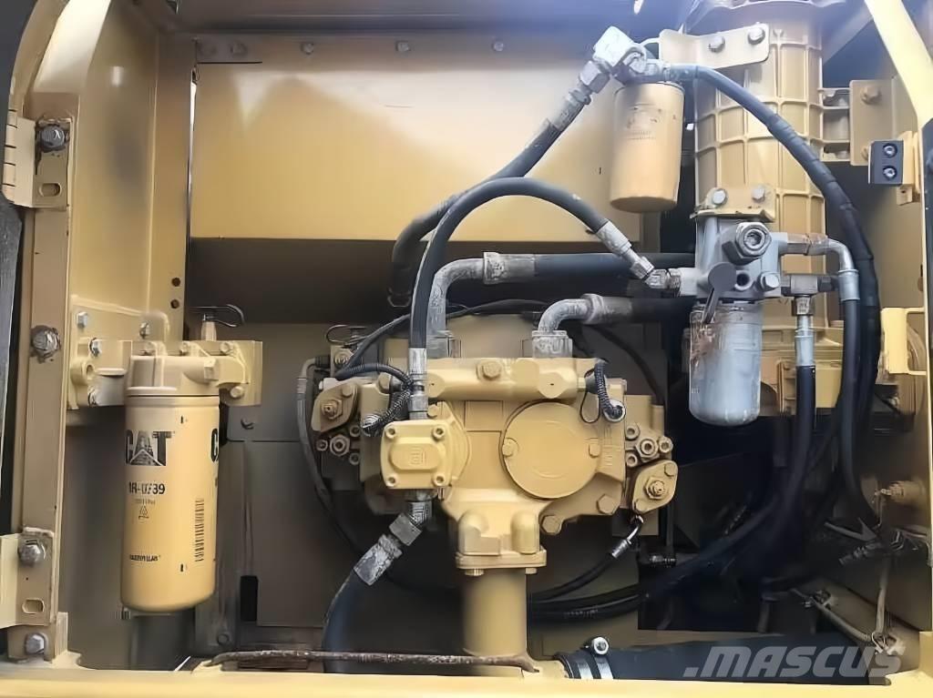 CAT 323 D Bageri gusjeničari