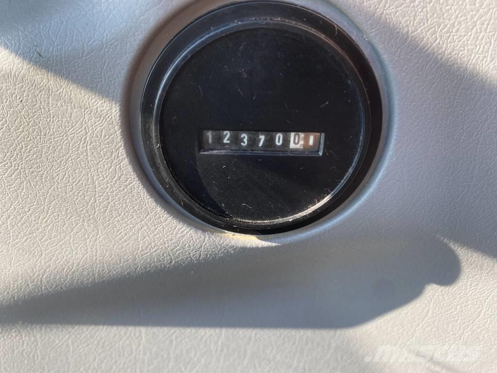 New Holland E 145 Bageri gusjeničari