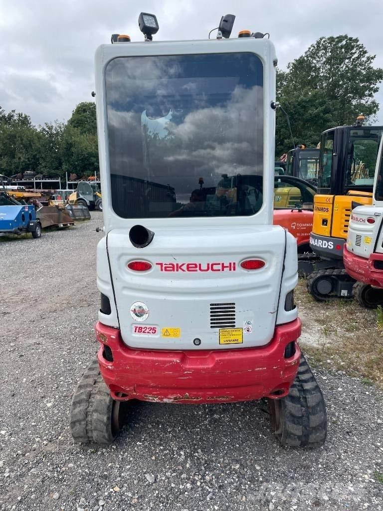 Takeuchi TB 225 Mini bageri <7t
