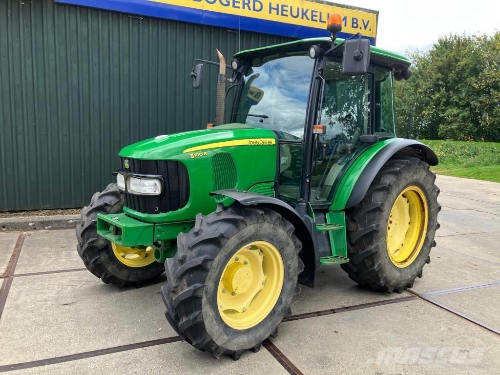 John Deere 5100 R Traktori