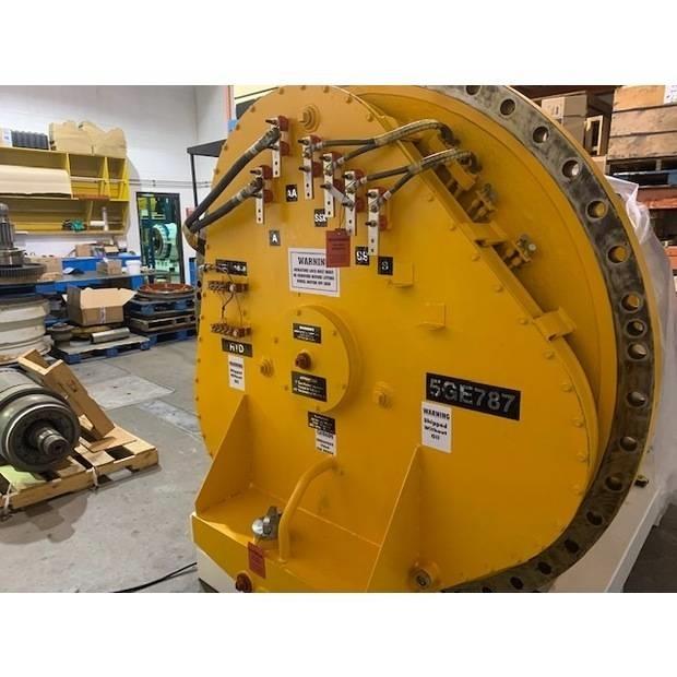 Komatsu 830 E Zglobni demperi