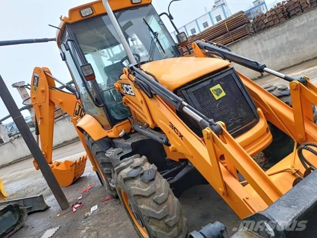 JCB 3 CX Bageri na kotačima