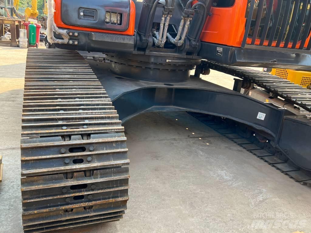 Doosan DX300 Bageri na kotačima