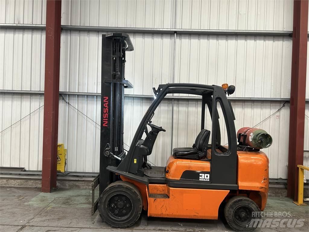 Nissan UGDO2A30PQ Plinski viličari