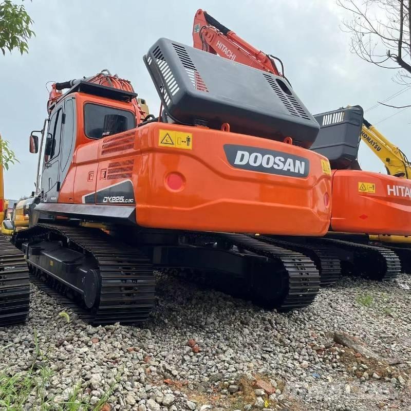 Doosan DX 225 Bageri gusjeničari
