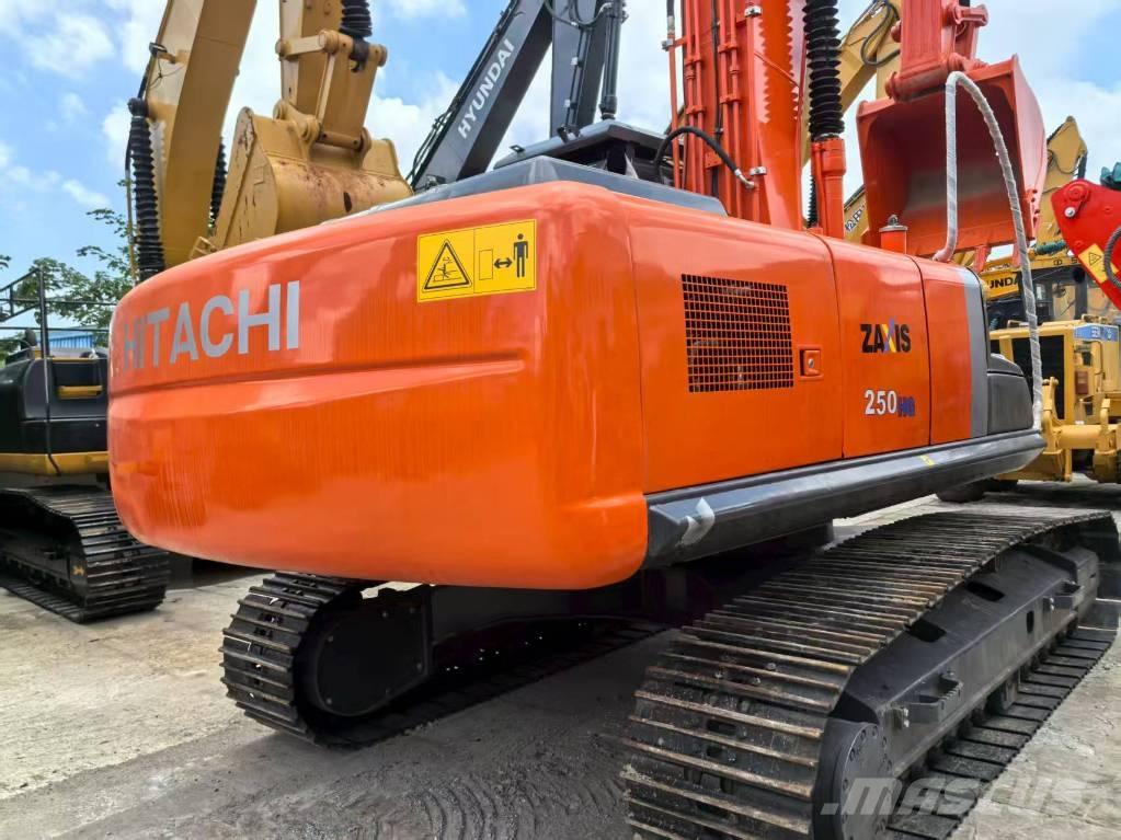 Hitachi ZX 250-3 Midi bageri 7t – 12t