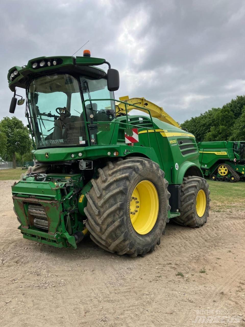 John Deere 8500 Strojevi za krmu na vlastiti pogon