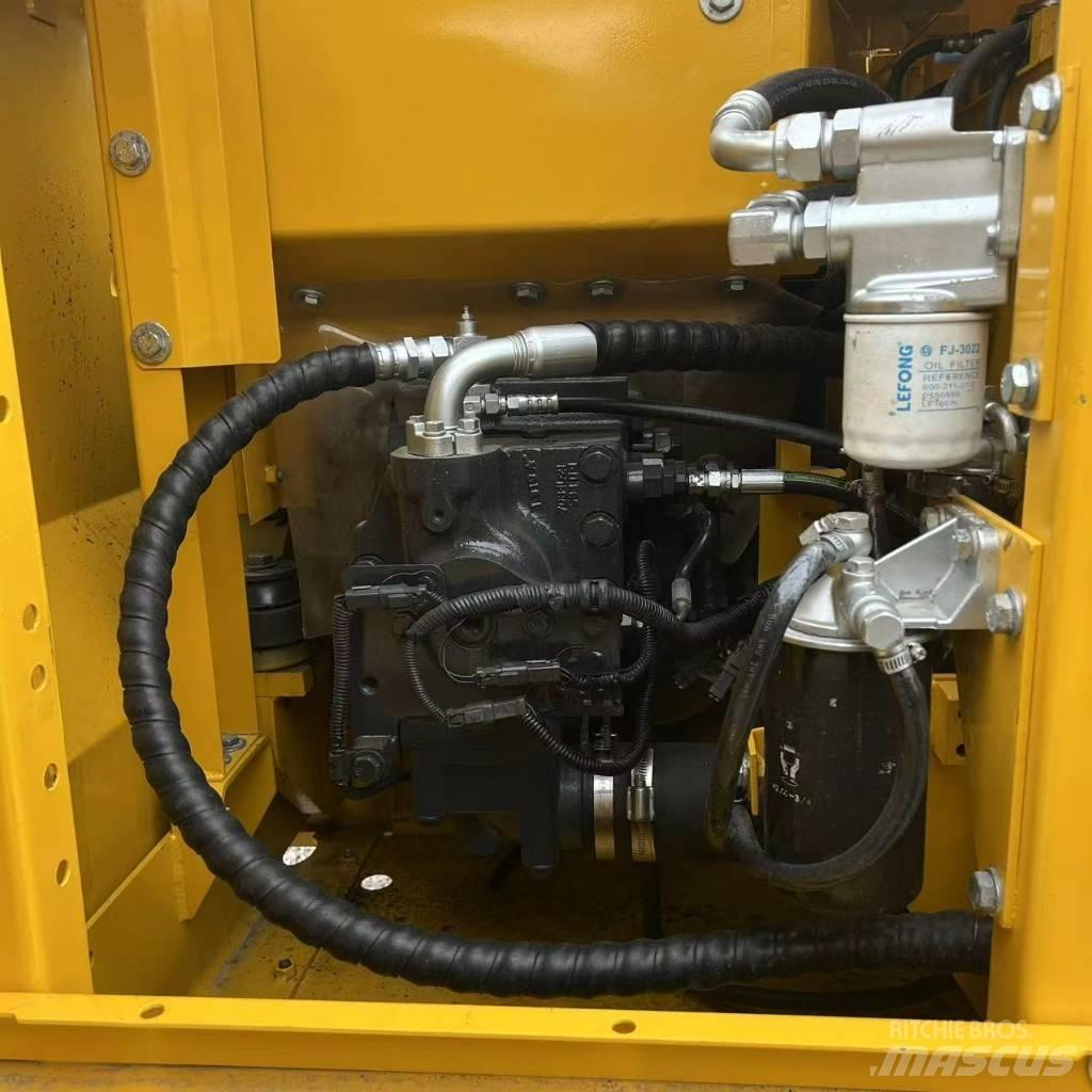 Komatsu 130-7 Bageri gusjeničari