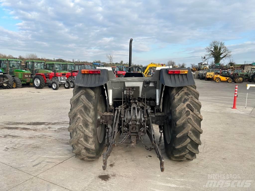 Massey Ferguson 375 Traktori