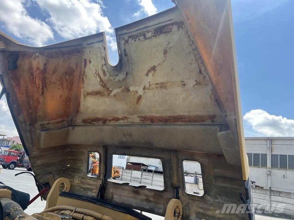 CAT PS 300B Gumeni valjci na kotačima