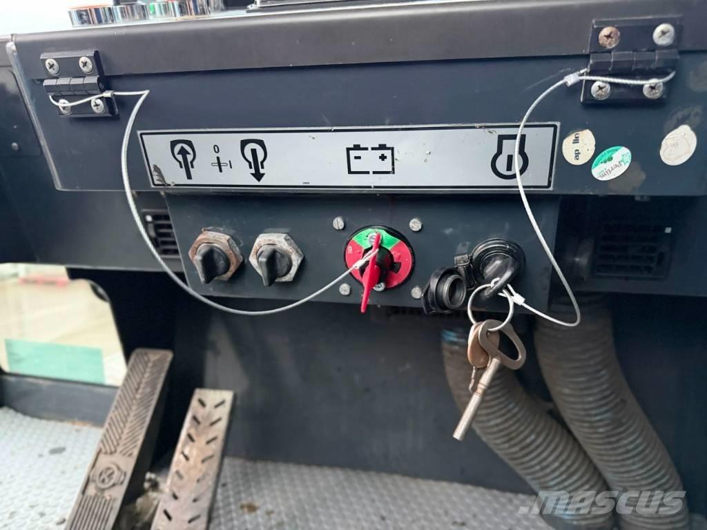 Bomag BW24R Gumeni valjci na kotačima