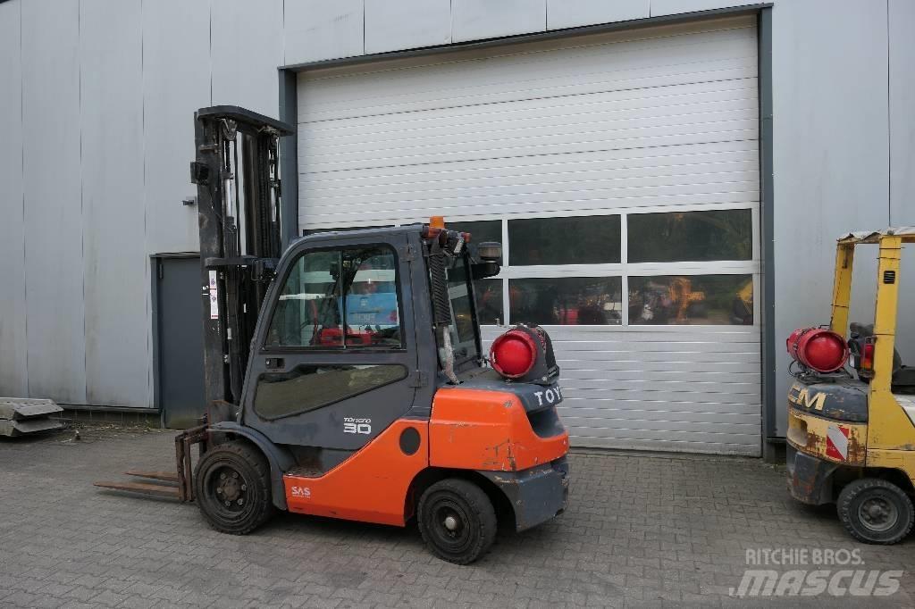 Toyota 02-8 FGF 30 Plinski viličari
