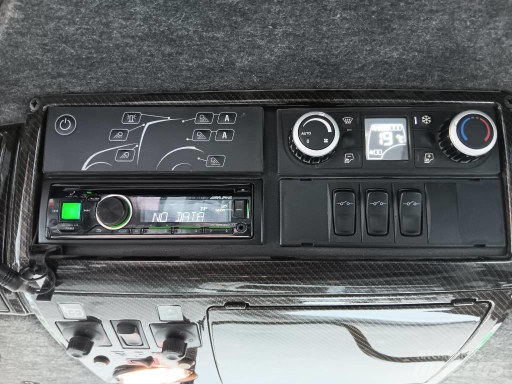 Valtra T 214 D Traktori