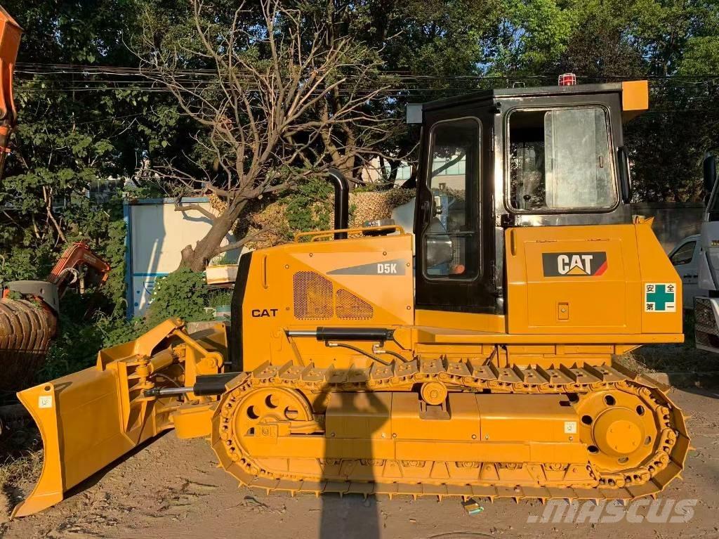 CAT D 5 K Buldožeri gusjeničari