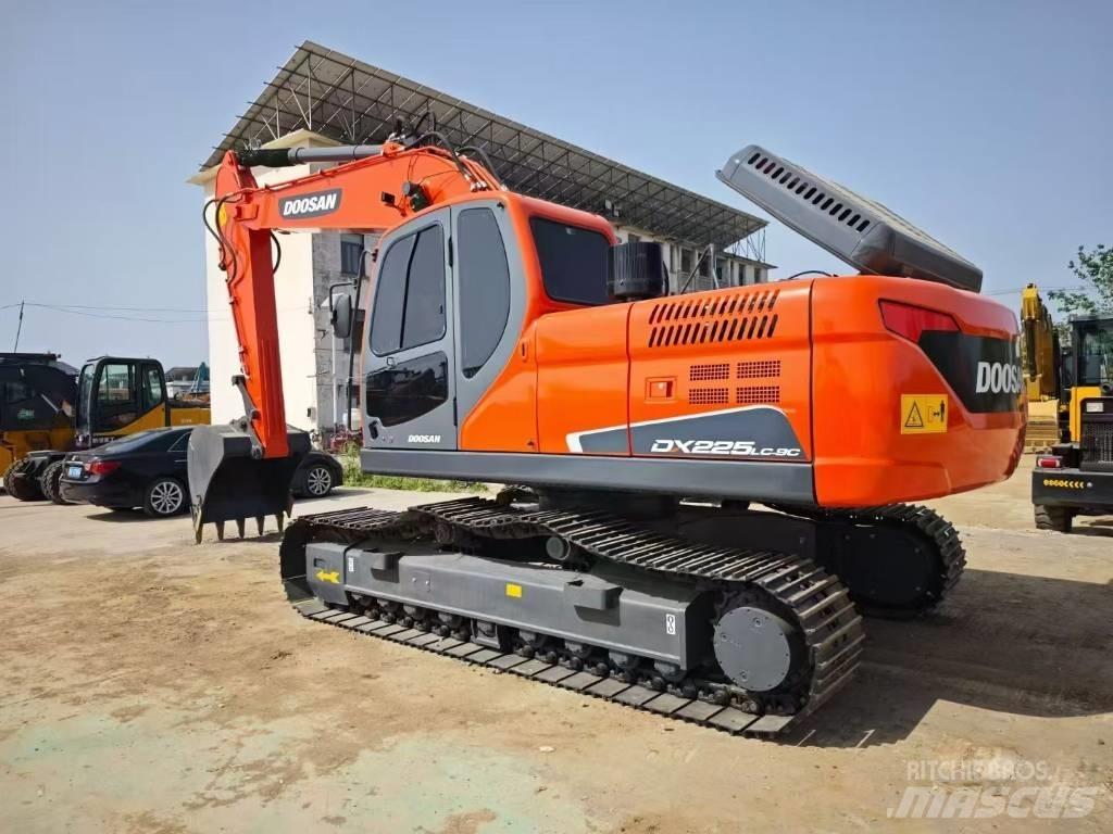 Doosan DX 225 LC Bageri gusjeničari