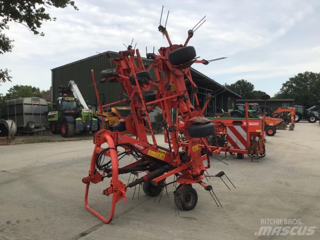 Kuhn GF 8702 Okretači i sakupljači sijena