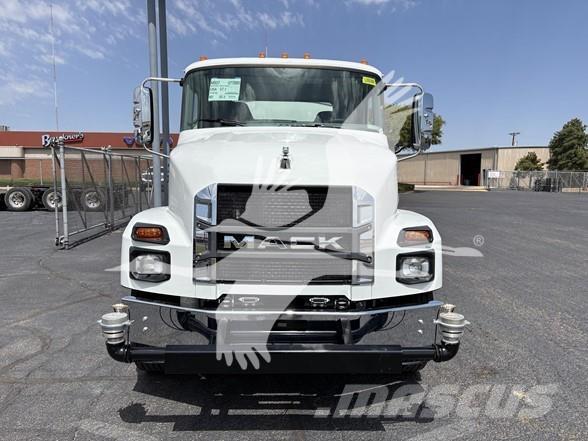 Mack MD7 Kamioni cisterne