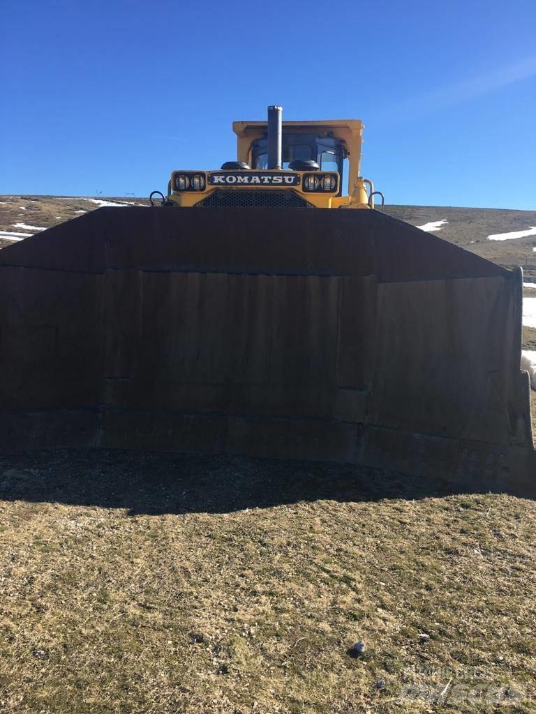 Komatsu 455 Buldožeri gusjeničari