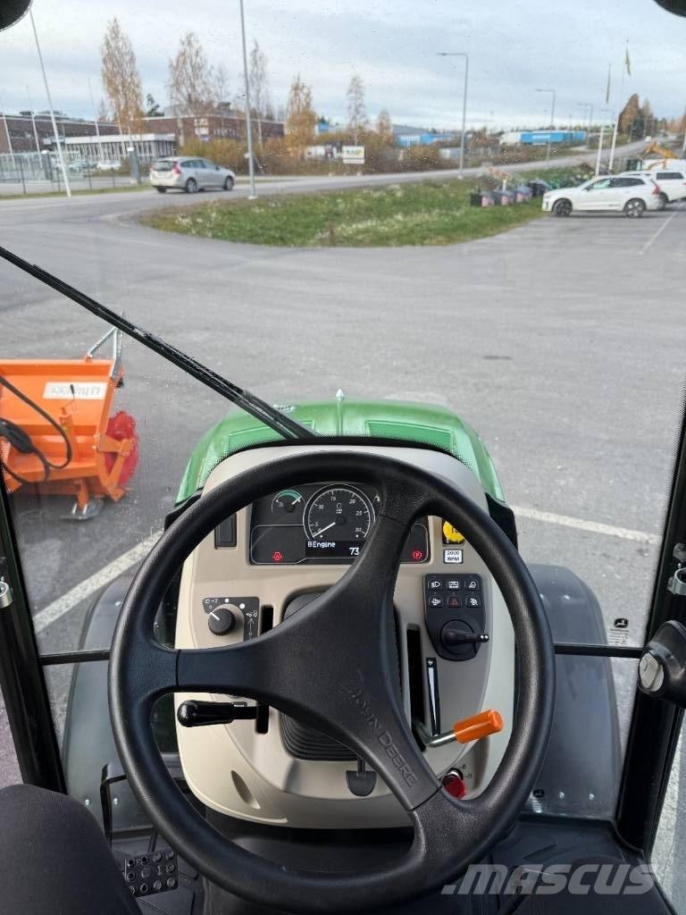 John Deere 3046 R Kompaktni (mali) traktori