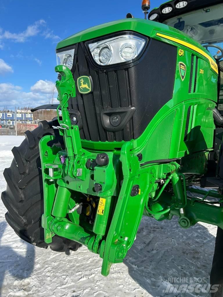 John Deere 6R 250 Traktori