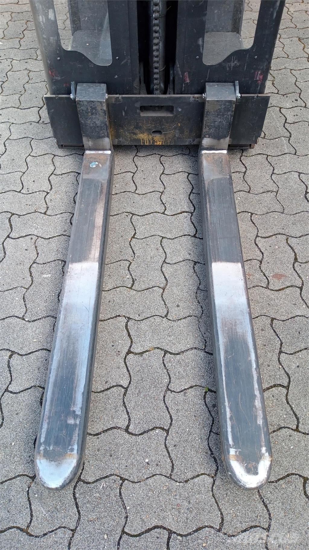 Toyota OSE100 Samopogonski ručni viličari