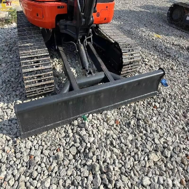 Kubota 163 Bageri gusjeničari