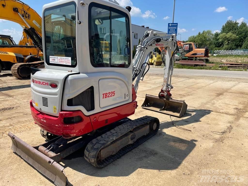 Takeuchi TB225 Mini bageri <7t