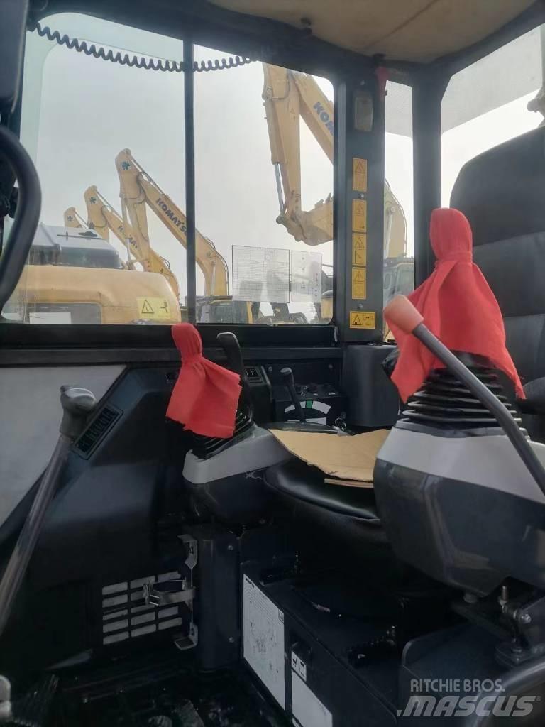 Komatsu PC56-7 Bageri gusjeničari