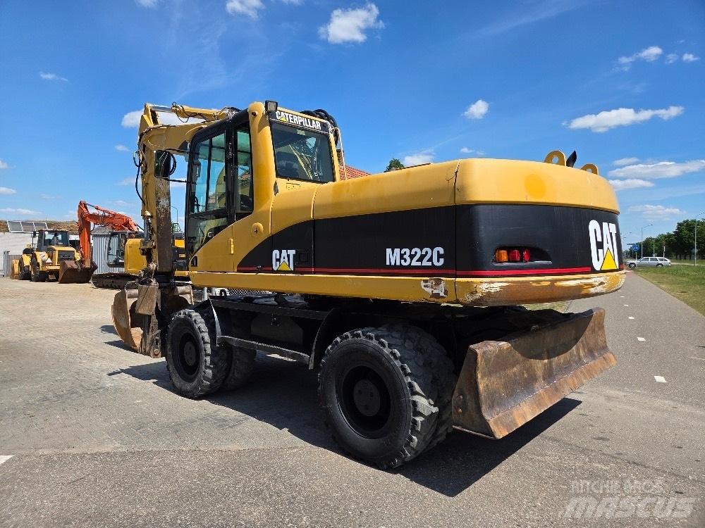 CAT M322C Bageri na kotačima