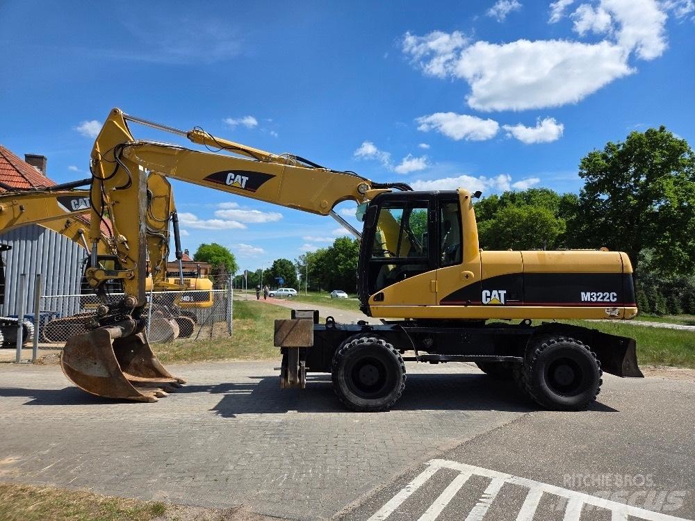 CAT M322C Bageri na kotačima