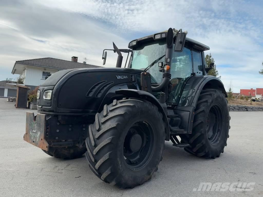 Valtra T 162 Traktori