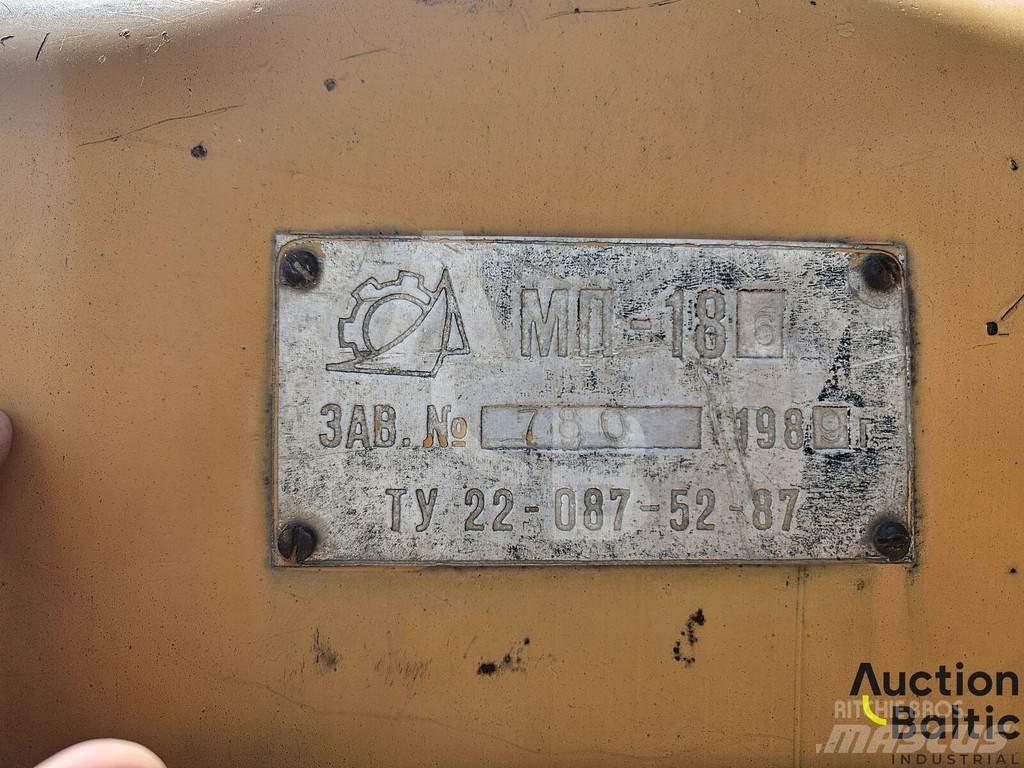  T - 130 Buldožeri gusjeničari
