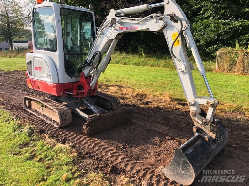 Takeuchi TB 225 Mini bageri <7t