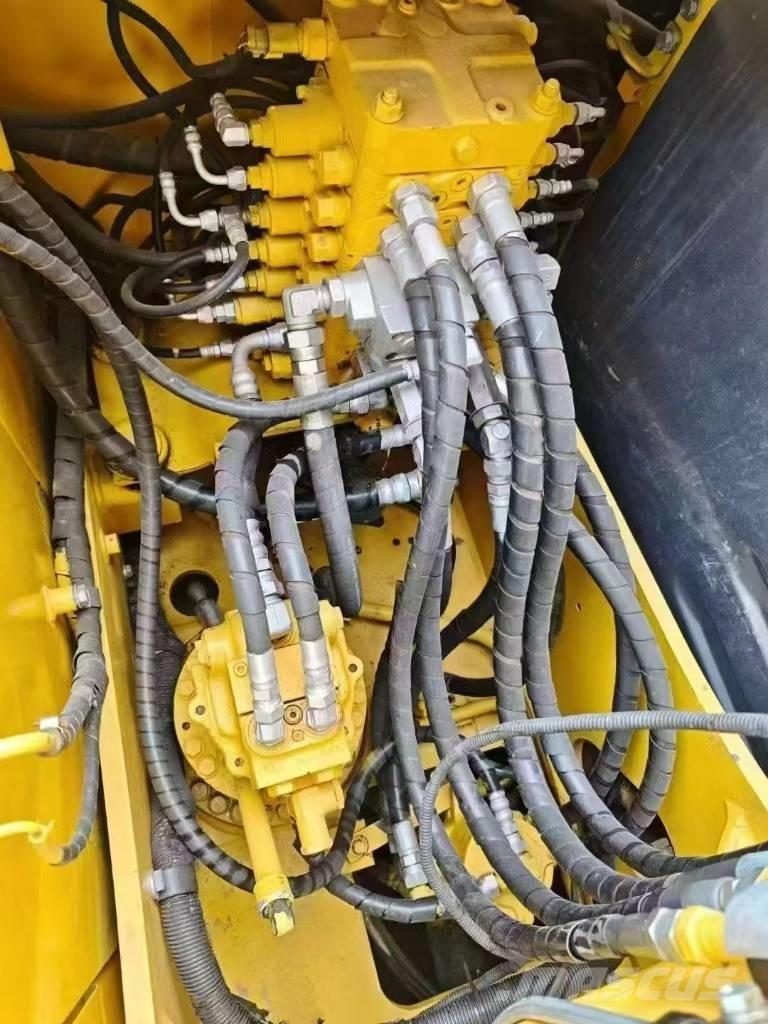 Komatsu 130-7 Bageri gusjeničari