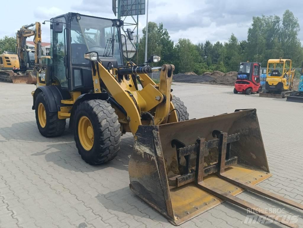 CAT 908M Utovarivači na kotačima
