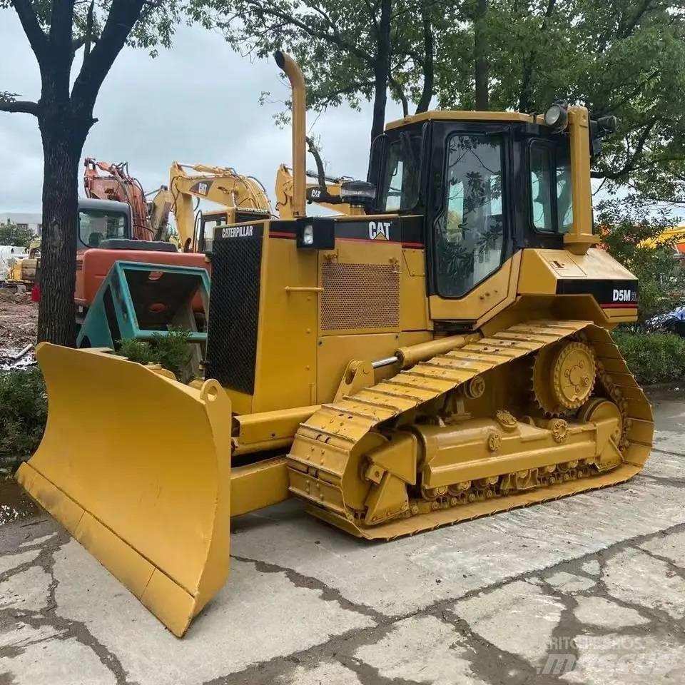 CAT D5M Buldožeri gusjeničari