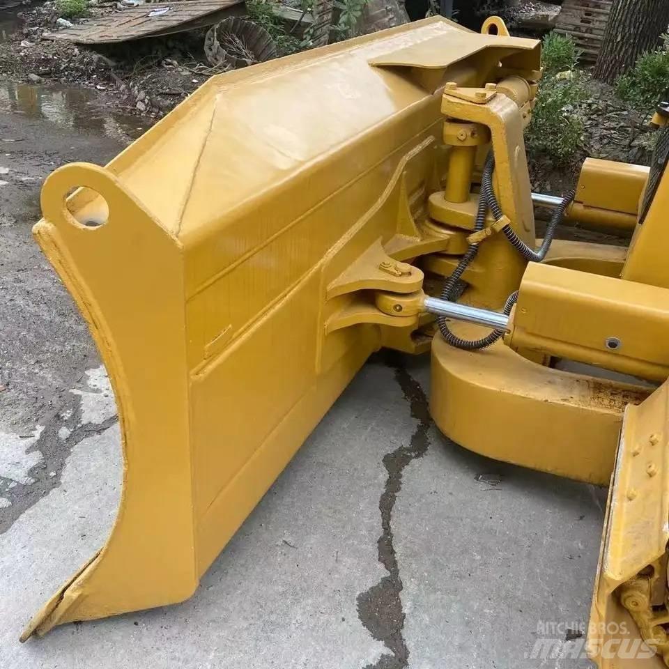 CAT D5M Buldožeri gusjeničari