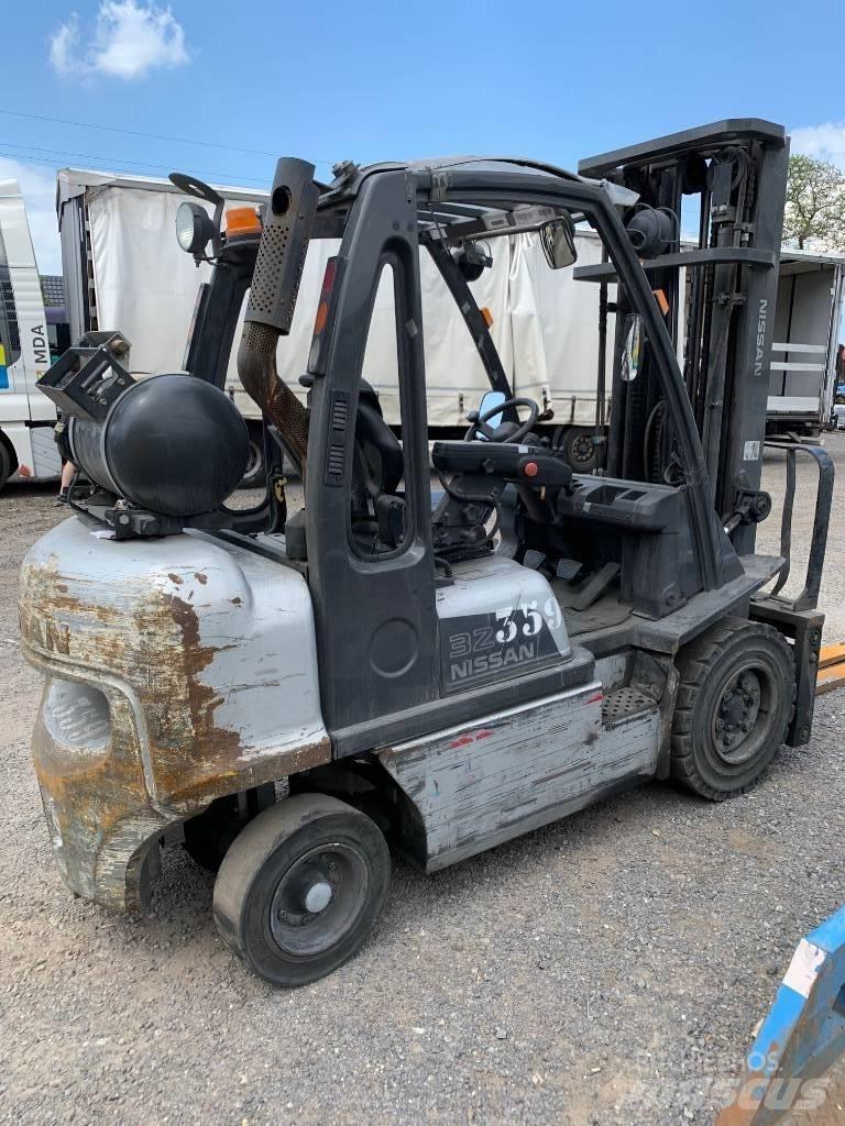 Nissan UG1D2A32LQ Plinski viličari